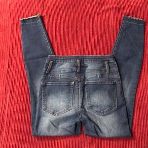 No Boundaries sculpting skinny jeans